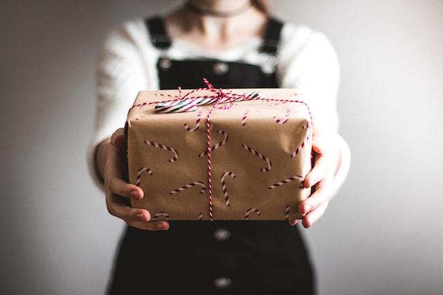 Munkahelyi ajándékozás – Mit, mennyiért és hogyan?